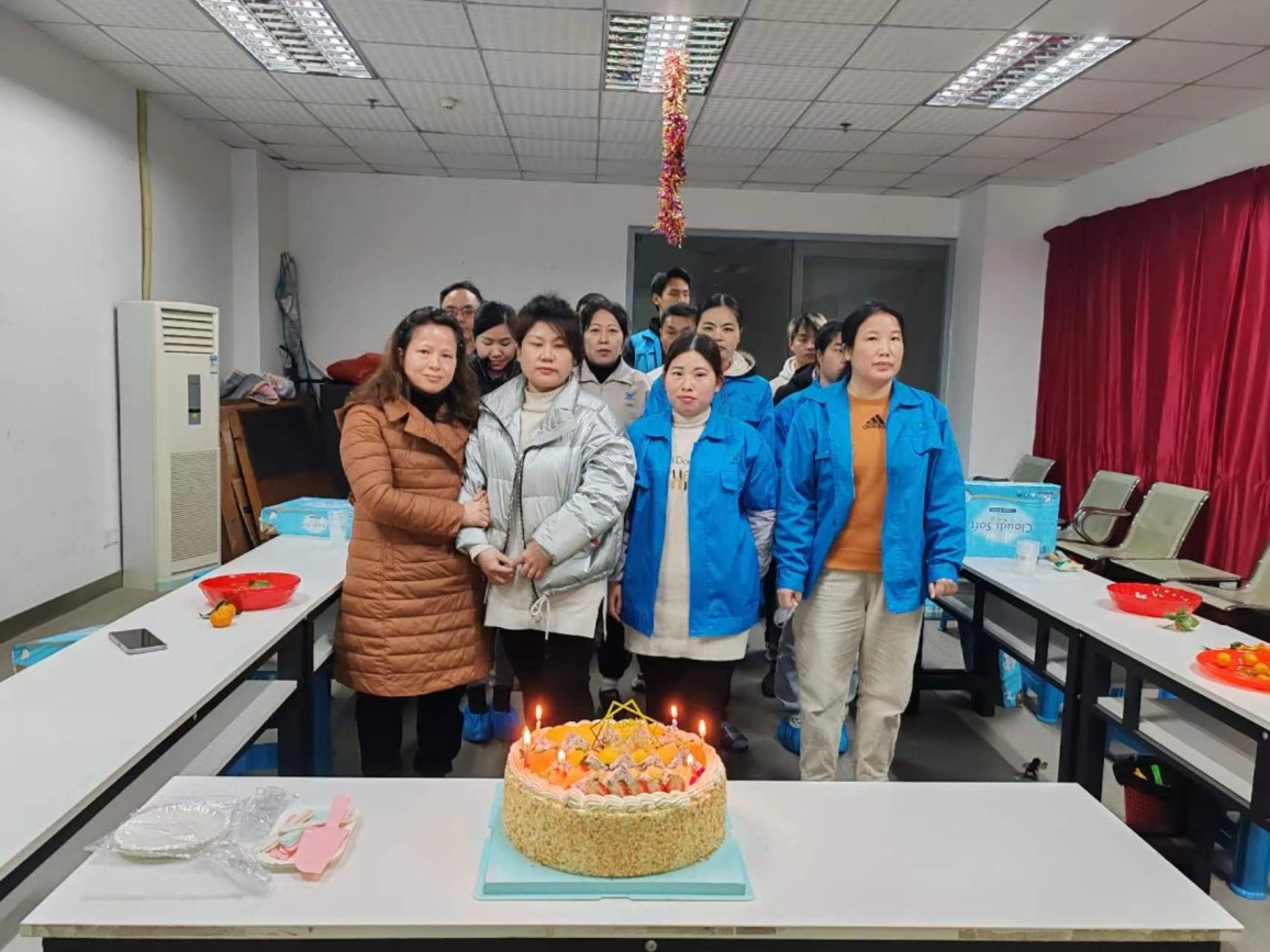 鑫晖源2023年12月份员工生日会