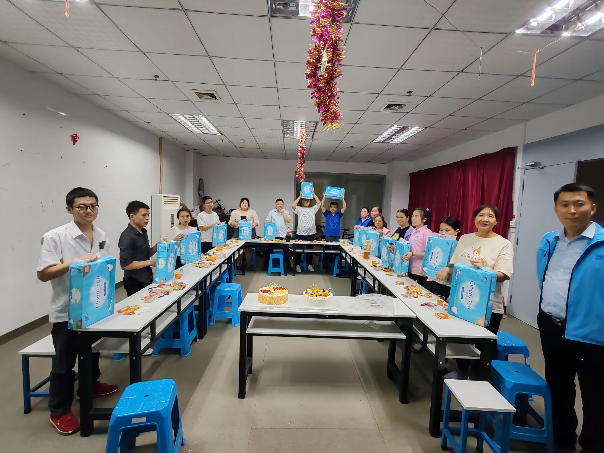 鑫晖源2024年4月份员工生日会
