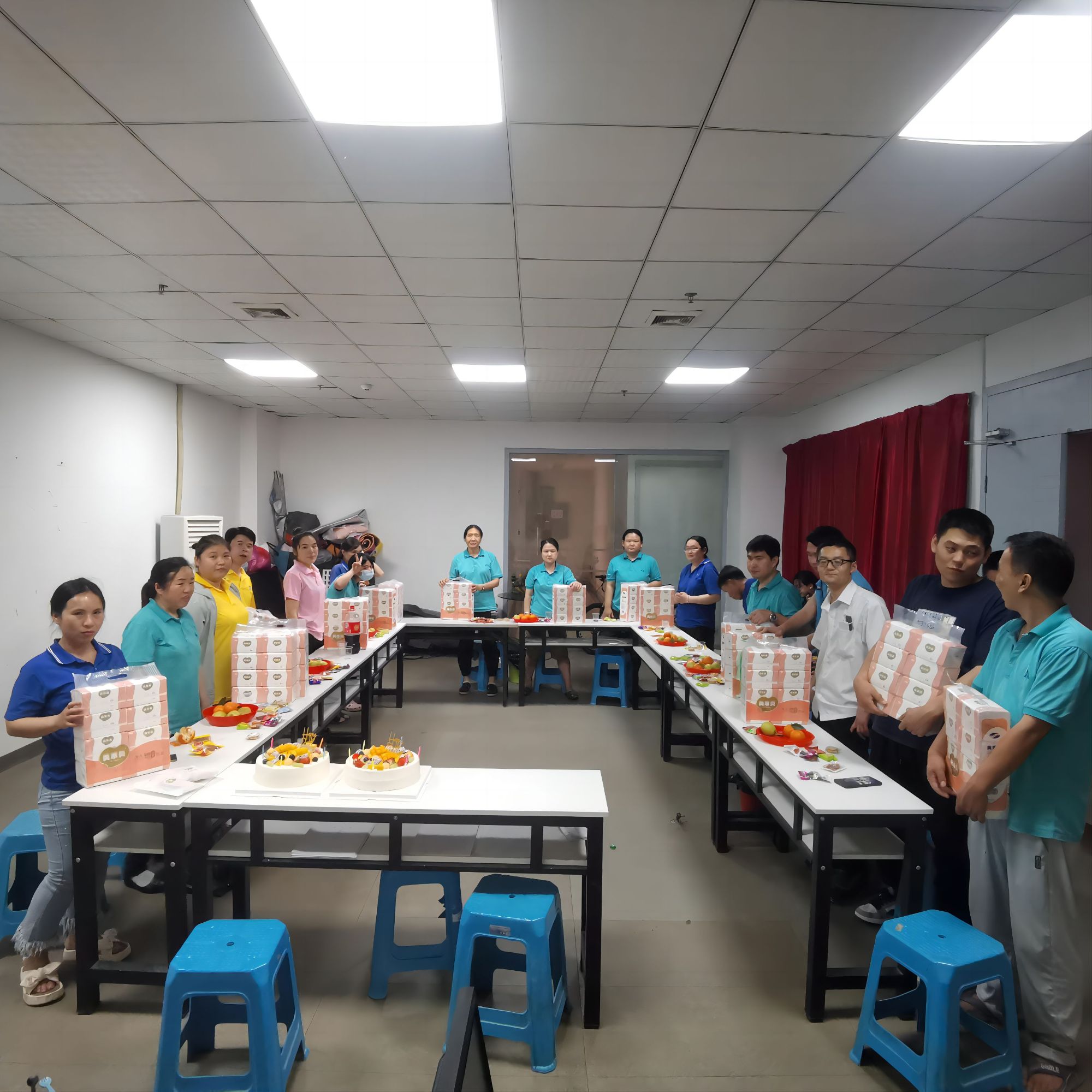 鑫晖源2025年4月份员工生日会