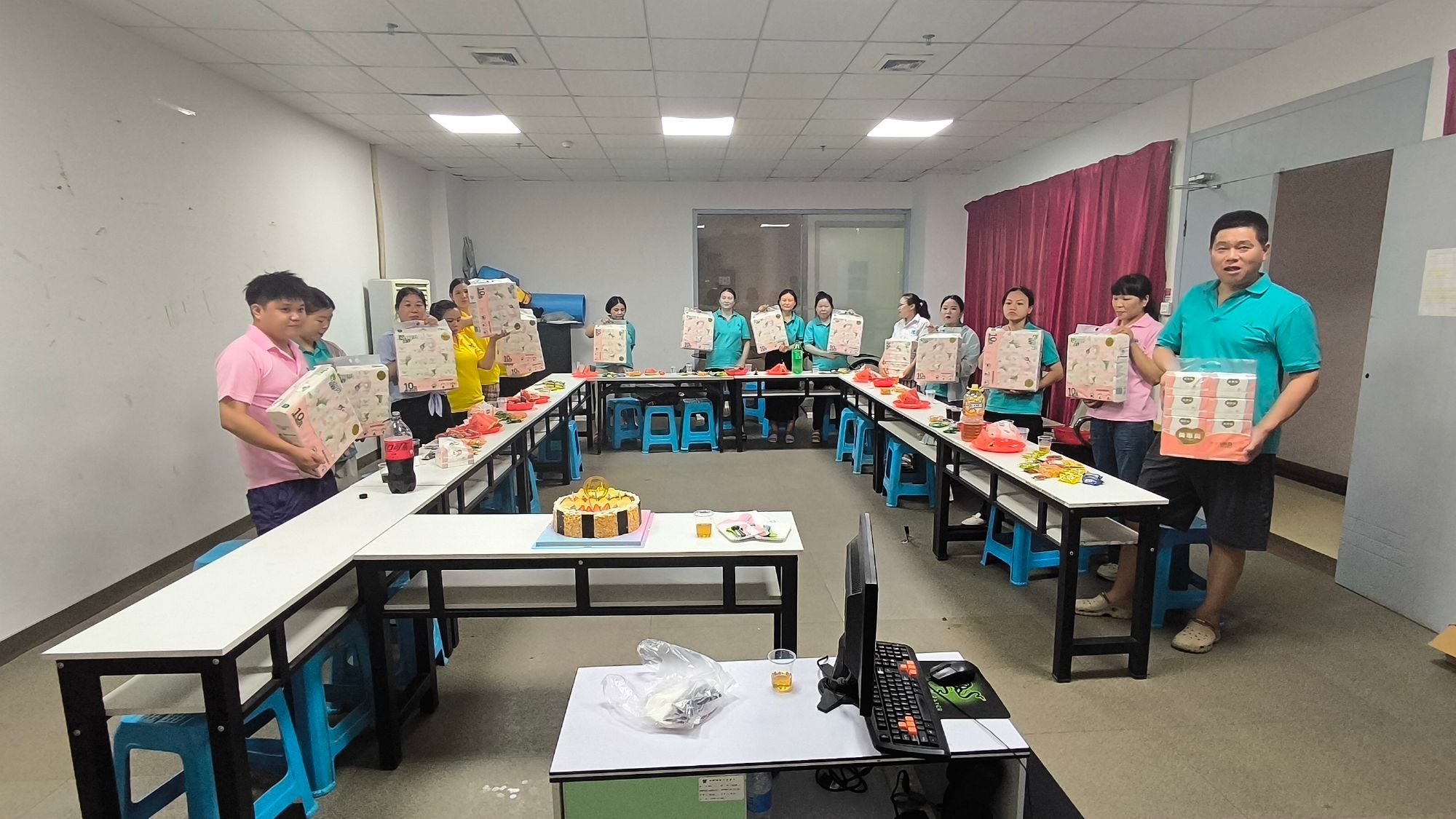 鑫晖源2025年6月份员工生日会