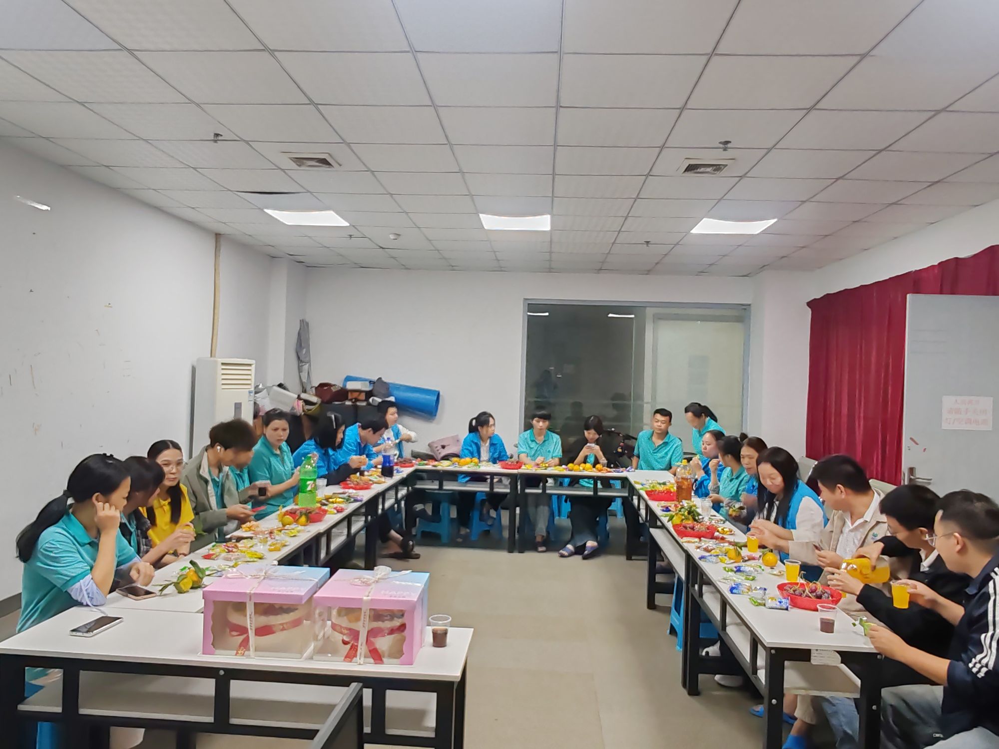 鑫晖源2025年10月份员工生日会